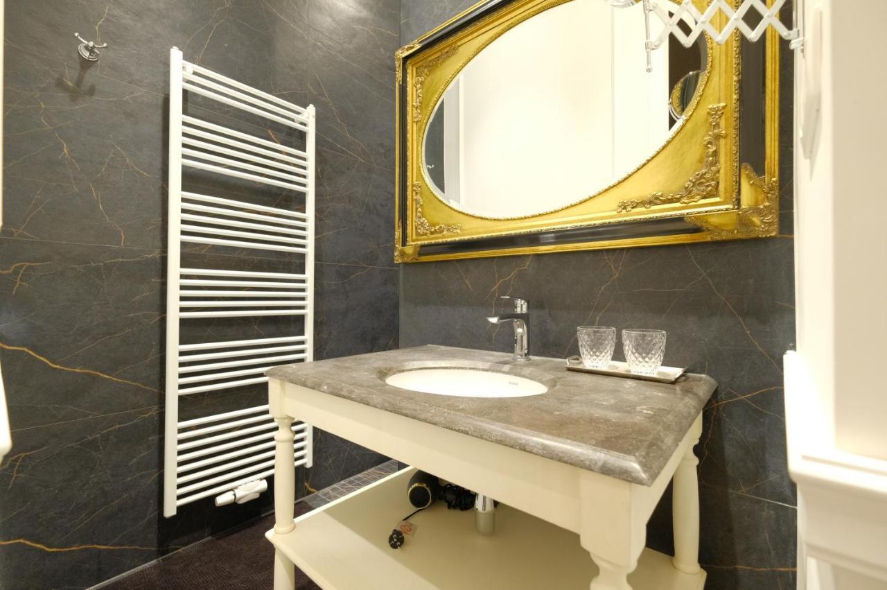 Suite La Duchesse Et Parking Prive Gratuit Mons Esterno foto